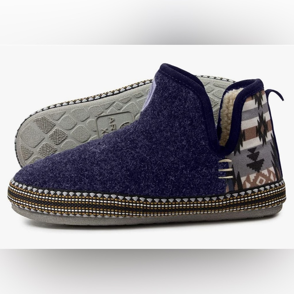ARIAT Women's Warm Soft Acrylic/Wool Blend Upper Rubber Bottom Bootie Slippers